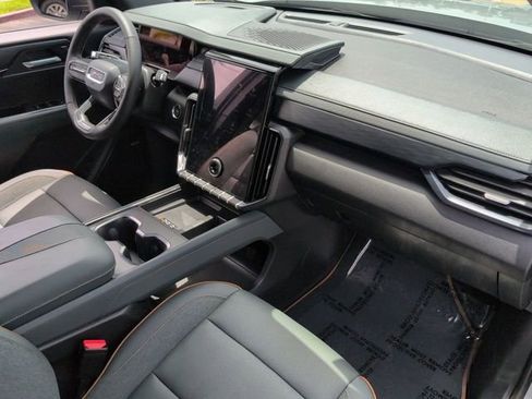 Used 2025 GMC Acadia AT4 AWD/4WD image 29
