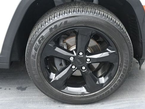 Used 2023 Jeep Grand Cherokee Altitude image 39