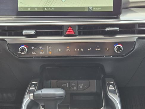 New 2026 Kia Sorento EX w/ EX Premium Package FWD image 16