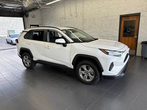 Used 2025 Toyota RAV4 XLE AWD/4WD image 1