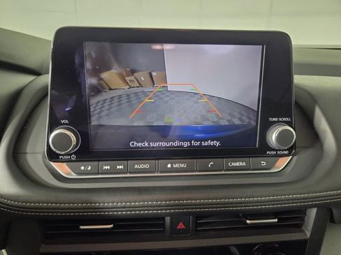 Used 2025 Nissan Rogue SV FWD image 17