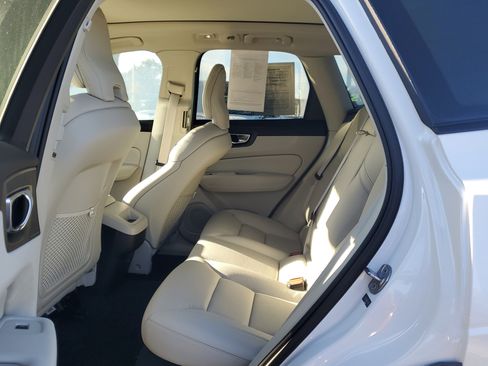 Used 2024 Volvo XC60 B5 Core image 13