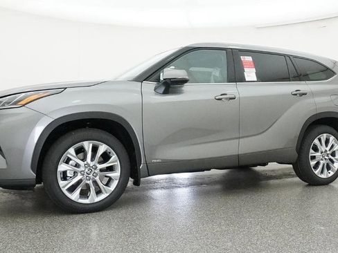 New 2026 Toyota Highlander Limited AWD/4WD image 17