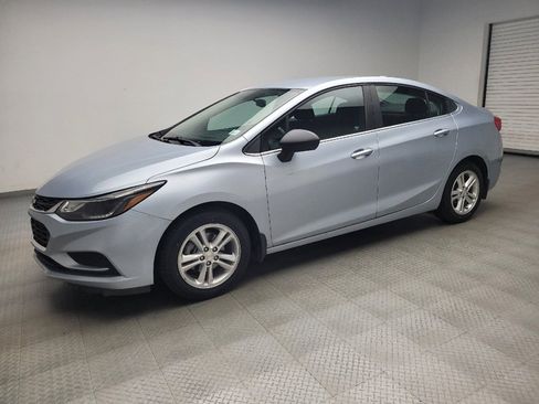 Used 2017 Chevrolet Cruze LT w/ Convenience Package FWD image 2