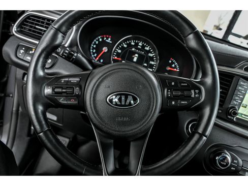 Used 2018 Kia Sorento SX image 17