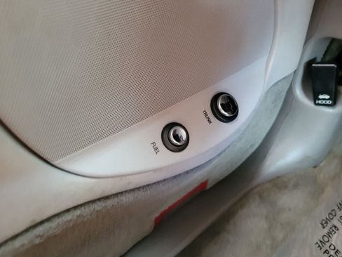 Used 2001 Lincoln Town Car Executive image 14