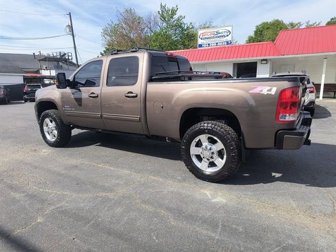Used 2008 GMC Sierra 2500 SLT w/ Z71 Off-Road Package image 3