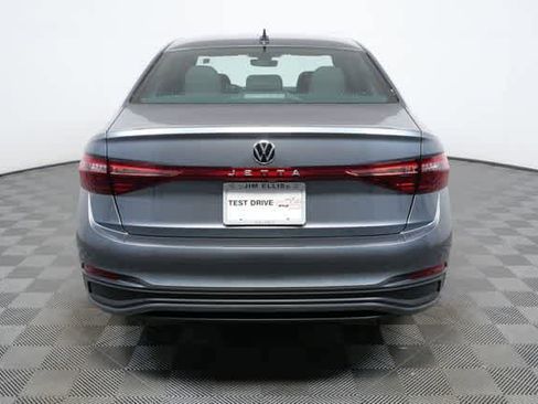 Certified 2025 Volkswagen Jetta Sport image 34