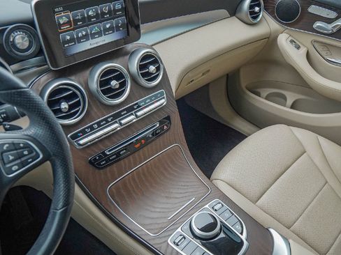 Used 2019 Mercedes-Benz GLC 300 4MATIC image 15