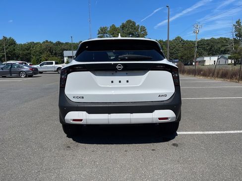 New 2025 Nissan Kicks SV w/ SV Premium Package image 5