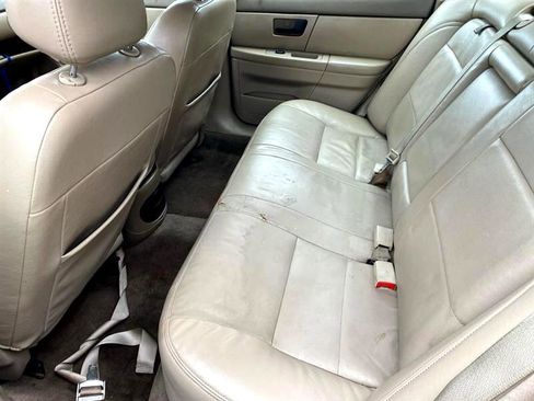 Used 2004 Ford Taurus SES image 18
