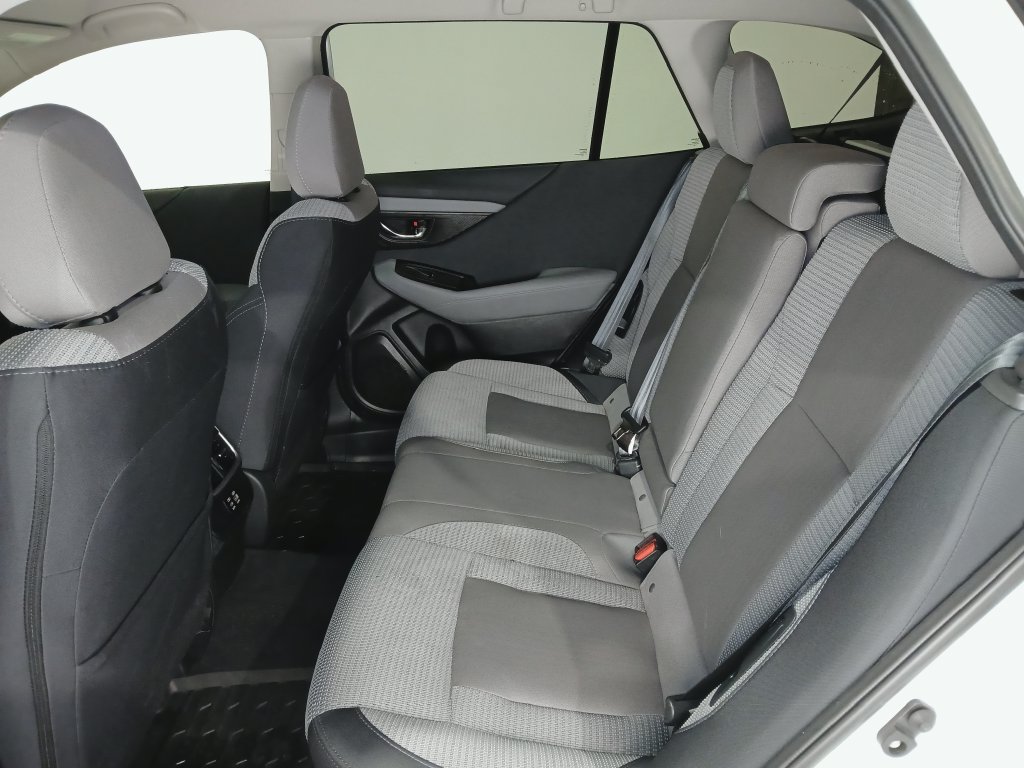 Used 2025 Subaru Outback Premium AWD/4WD image 12
