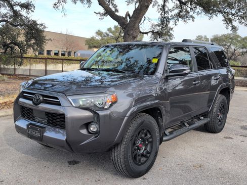 Used 2021 Toyota 4Runner SR5 Premium image 4