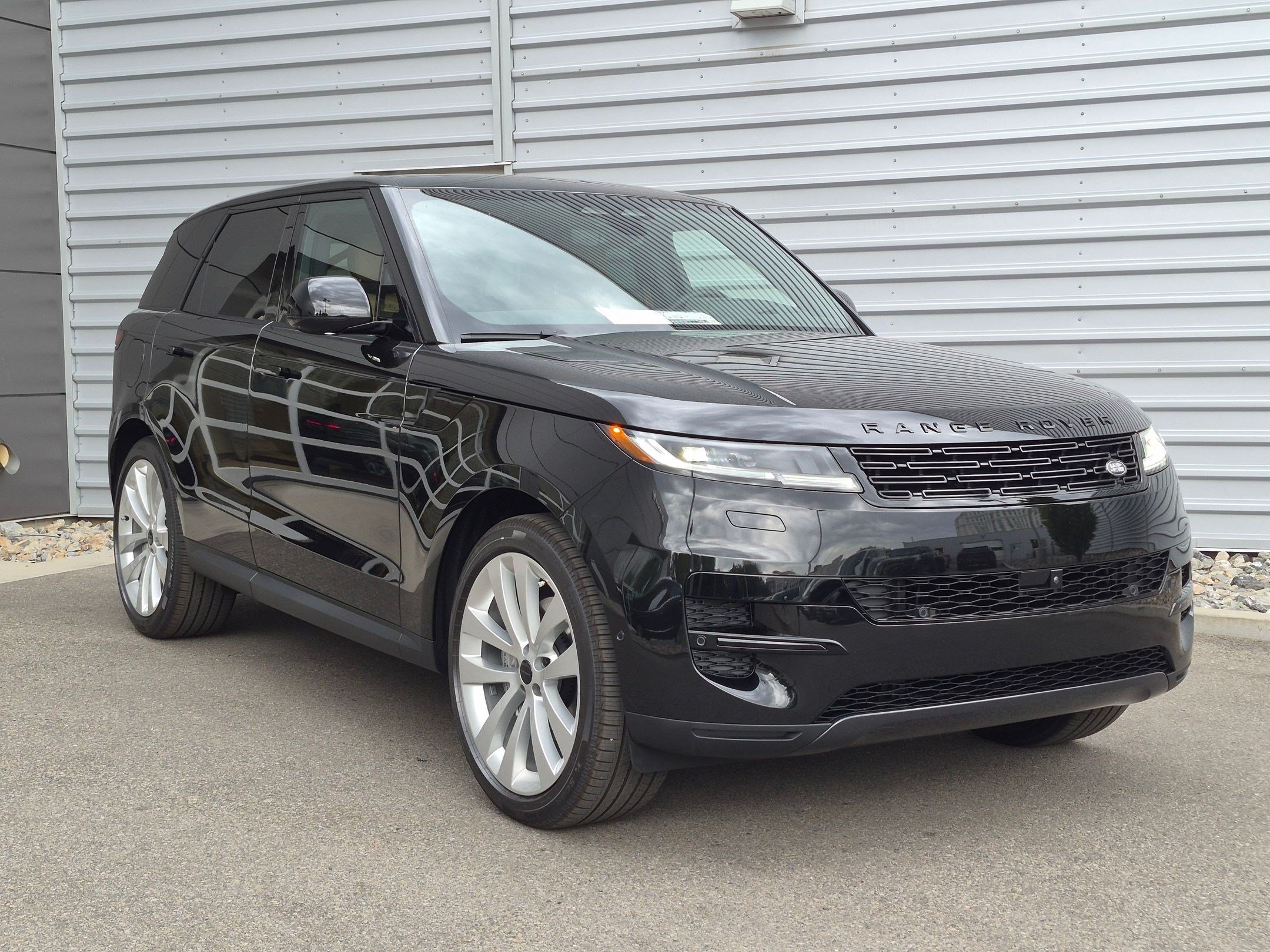 New 2027 Land Rover Range Rover Sport SE AWD/4WD image 3