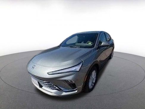 Used 2025 Buick Envista Preferred image 3