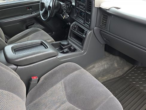 Used 2006 Chevrolet Silverado 2500 LT w/ Heavy-Duty Power Package image 17