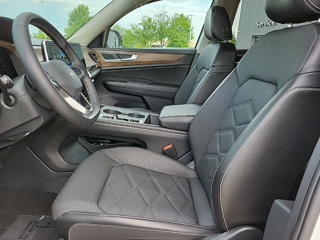 Used 2024 Volkswagen Atlas SE FWD image 11