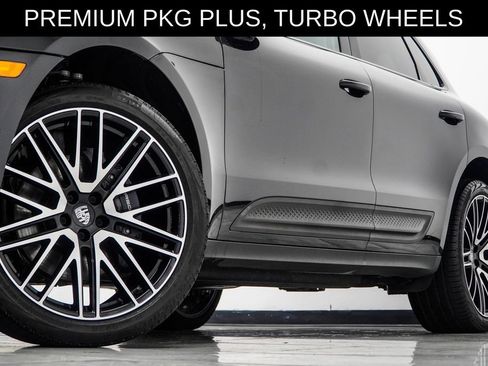 Used 2022 Porsche Macan AWD/4WD image 3