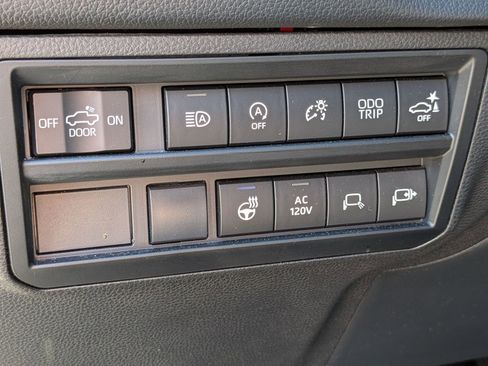 Used 2022 Toyota Tundra Limited image 17