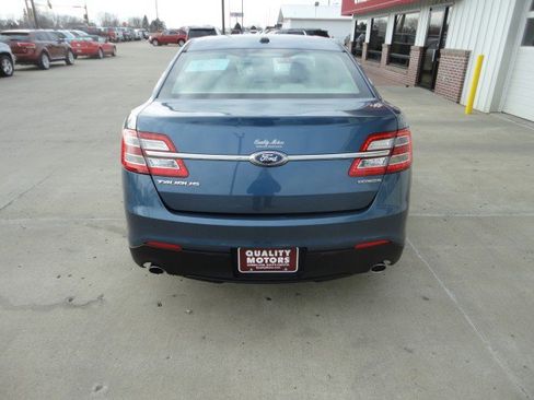 Used 2018 Ford Taurus SE image 12
