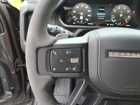 Used 2023 Land Rover Defender 110 AWD/4WD image 23