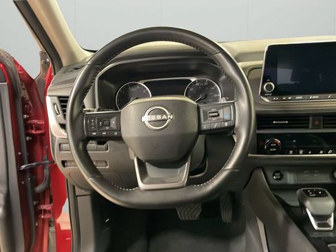 Used 2025 Nissan Rogue SV AWD/4WD image 18