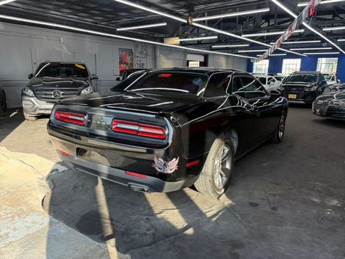 Used 2015 Dodge Challenger SXT RWD image 4