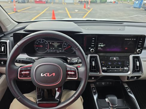 Used 2023 Kia Sorento S w/ Panoramic Sunroof Package image 14