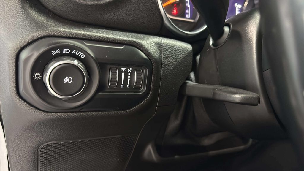 Used 2021 Jeep Wrangler Unlimited Sahara w/ Uconnect 4C Nav & Sound Group AWD/4WD image 34