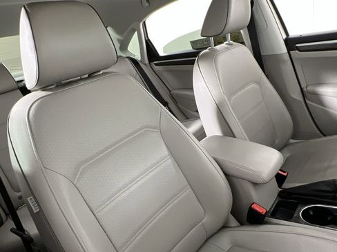 Used 2017 Volkswagen Passat 1.8T SE image 22