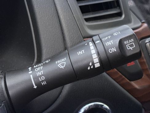 Used 2019 Nissan Pathfinder Platinum w/ Cargo Package FWD image 12