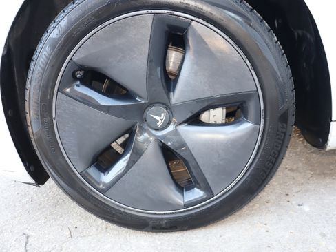 Used 2018 Tesla Model 3 Mid Range image 23