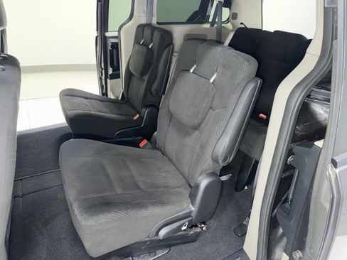 Used 2016 Dodge Grand Caravan SE FWD image 24