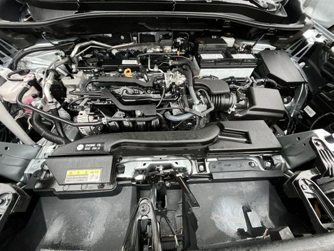 Used 2025 Toyota Corolla Cross LE image 32