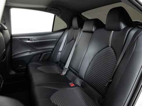 Used 2021 Toyota Camry SE image 17