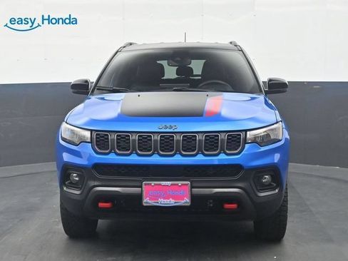 Used 2025 Jeep Compass Trailhawk AWD/4WD image 2