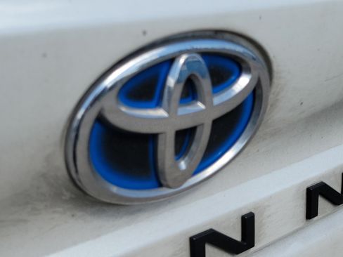 Used 2025 Toyota Sienna XLE FWD image 10