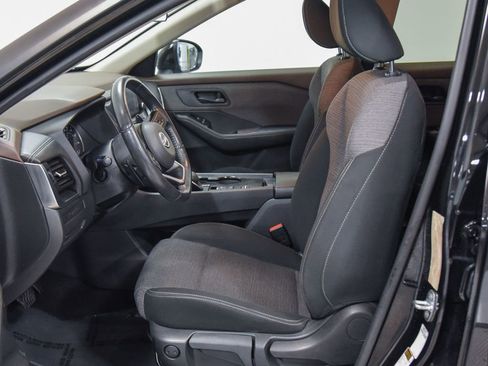 Used 2022 Nissan Rogue S image 2