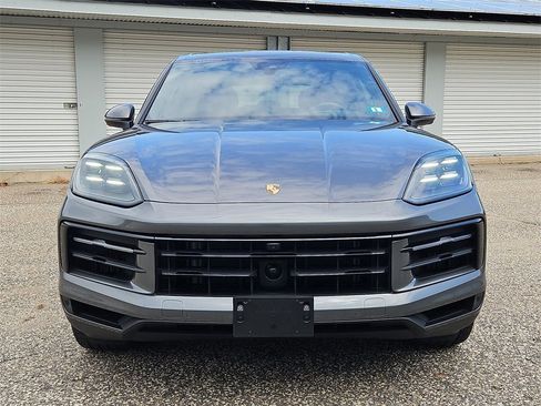 Used 2025 Porsche Cayenne image 10