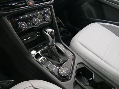 Used 2024 Volkswagen Taos SE w/ Panoramic Sunroof Package image 11