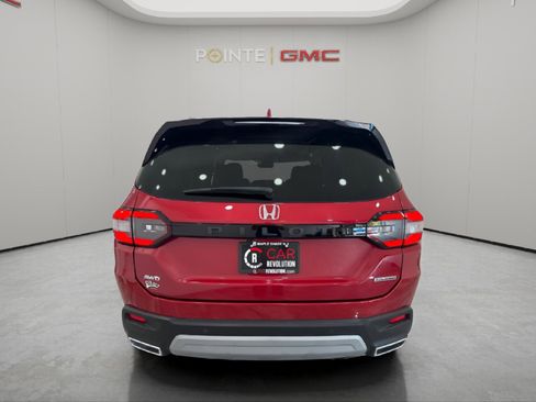 Used 2023 Honda Pilot Touring image 6