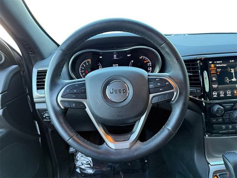 Used 2019 Jeep Grand Cherokee Laredo w/ Laredo X Package image 12