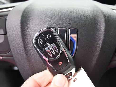 Used 2025 Buick Encore GX Preferred image 32