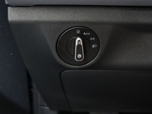 Used 2025 Volkswagen Jetta SE image 26