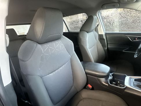 Used 2025 Toyota RAV4 XLE FWD image 27
