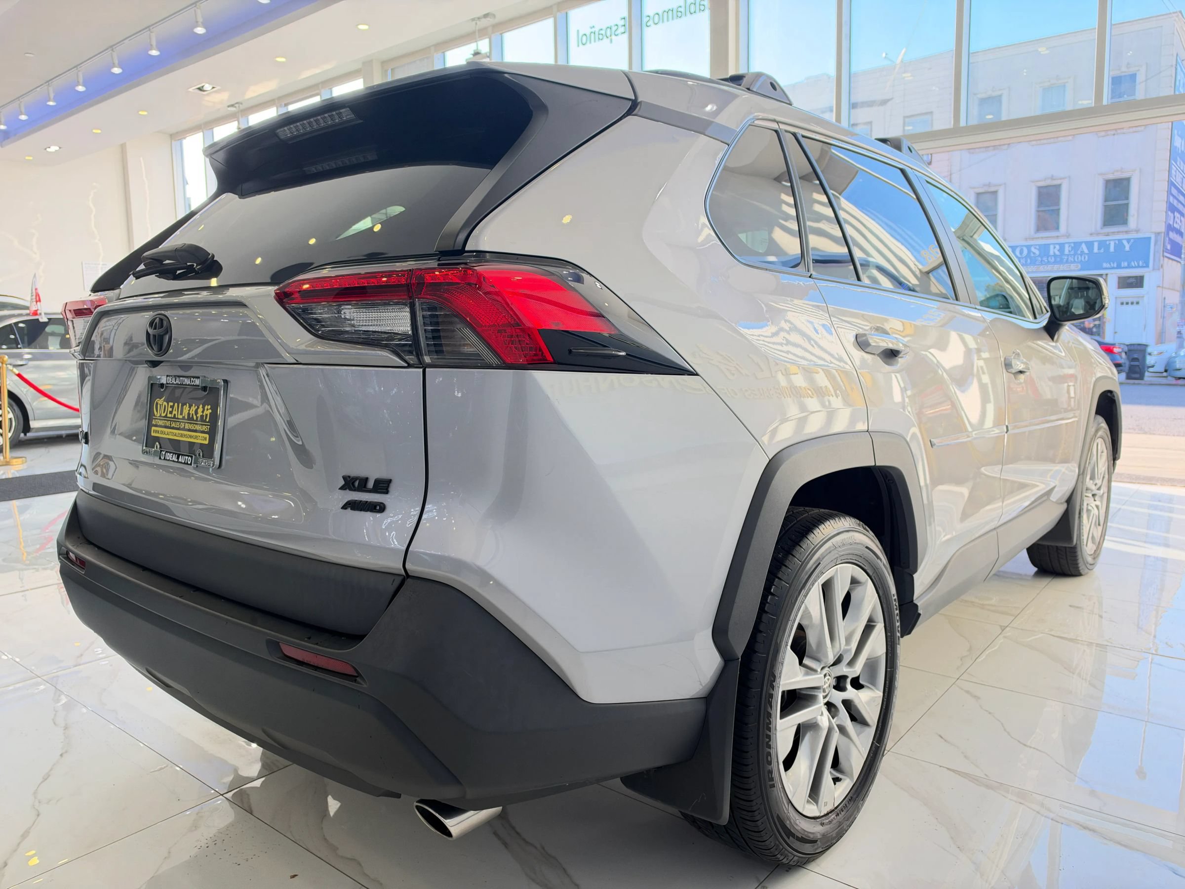 Used 2023 Toyota RAV4 XLE Premium AWD/4WD image 5