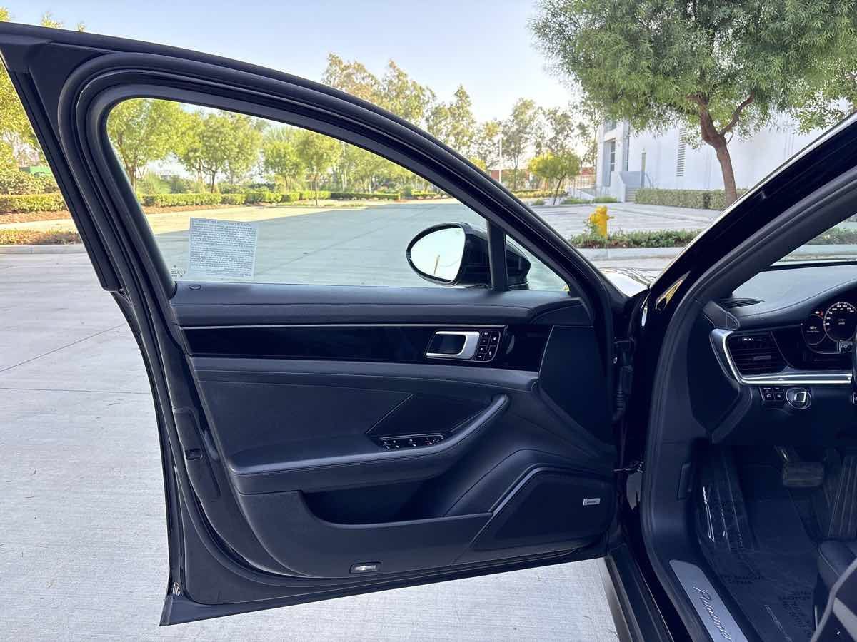 Used 2018 Porsche Panamera 4 AWD/4WD image 21