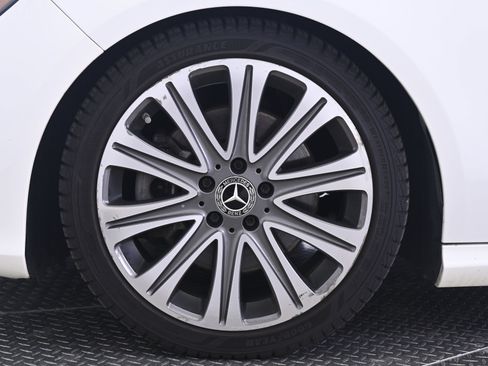 Used 2018 Mercedes-Benz CLA 250 4MATIC image 11