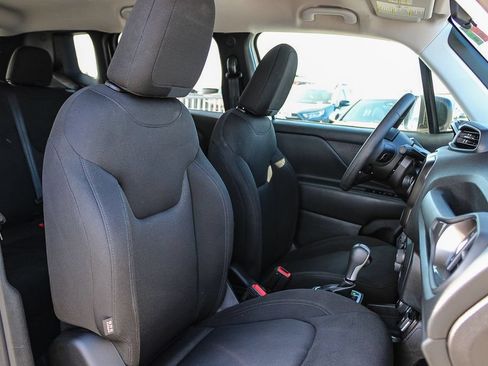Used 2023 Jeep Renegade Latitude AWD/4WD image 17