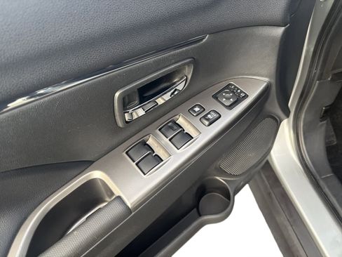 Used 2025 Mitsubishi Outlander Sport SE image 11